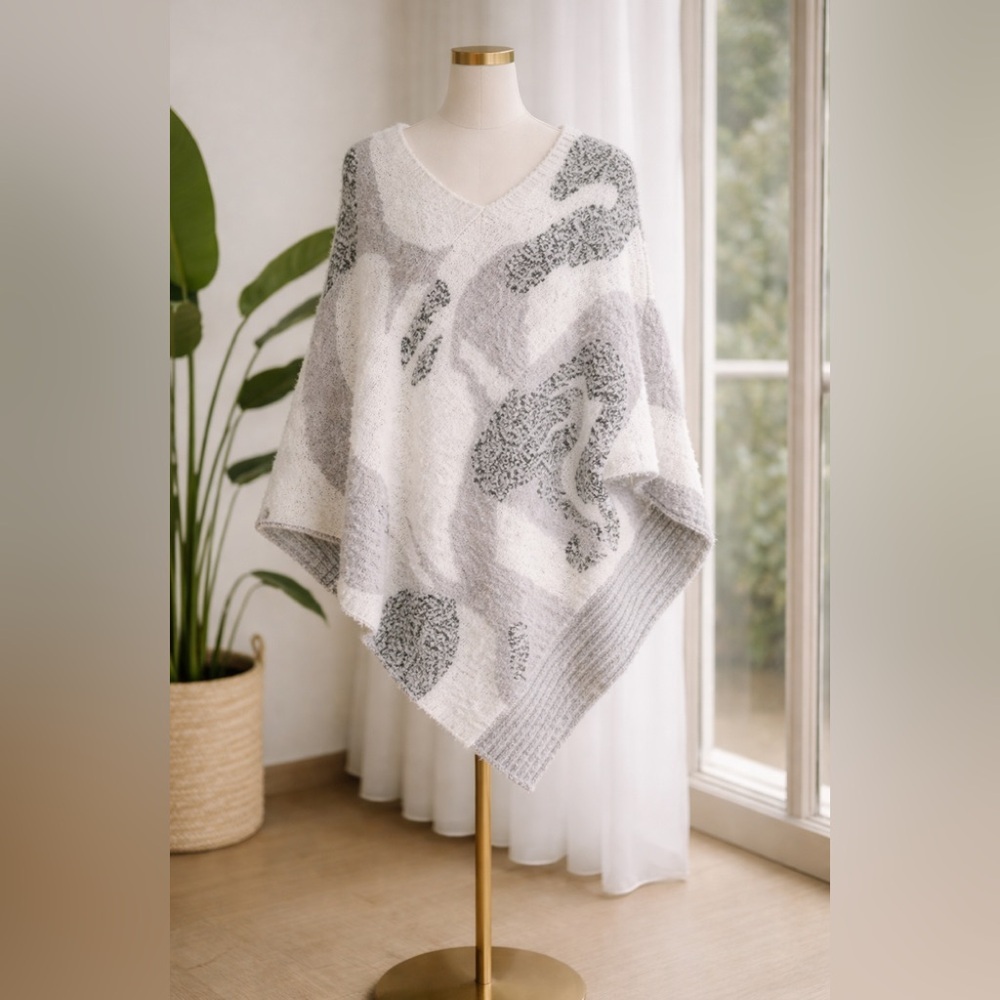 Do everything in love |poncho one size gray/pink color